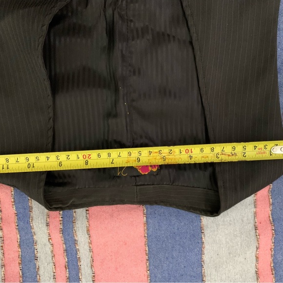 Pin stripe Vest - Picture 11 of 12